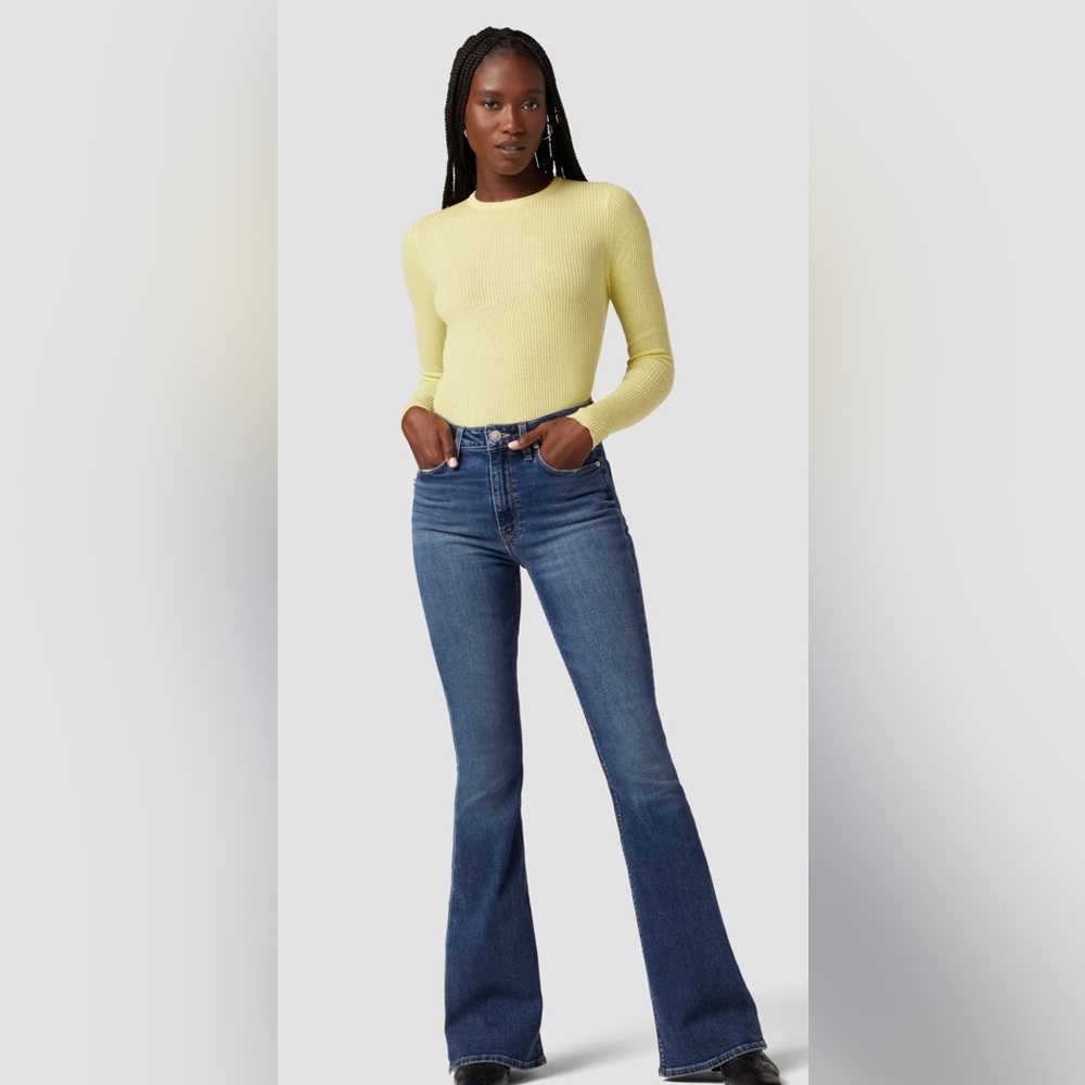 High-Rise Flare Jeans in Medium Blue